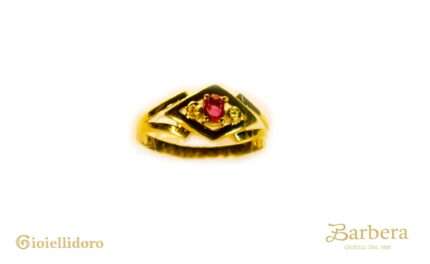 anello vintage con rubino